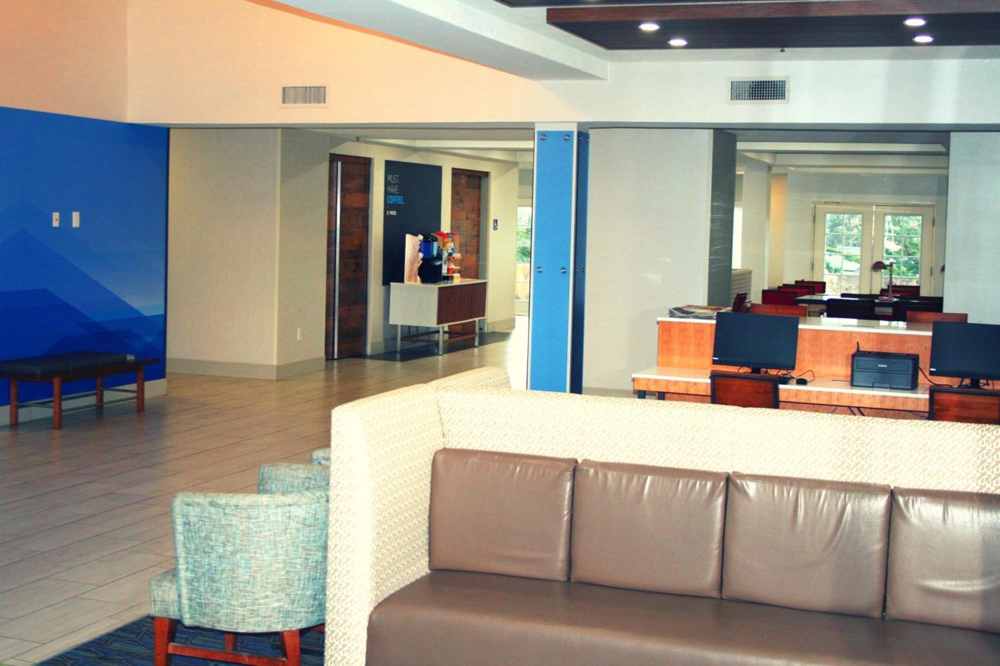 Holiday Inn Express Hotel & Suites Marina By Ihg Exteriér fotografie